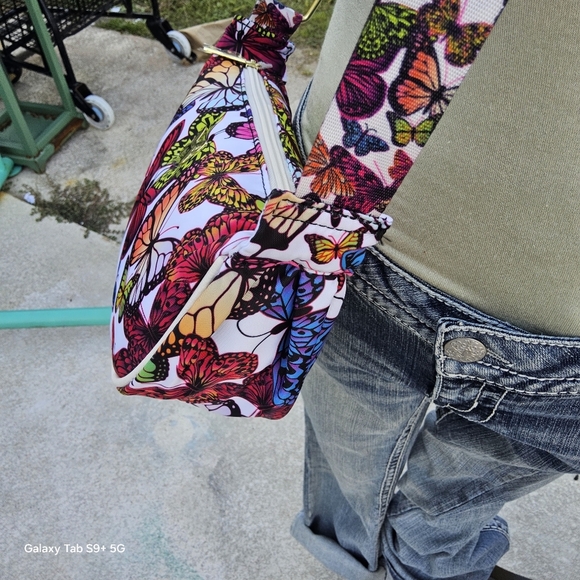NWT MULTI COLORED BUTTERFLY LUV BETSEY SLING CROSSBODY - Picture 2 of 5